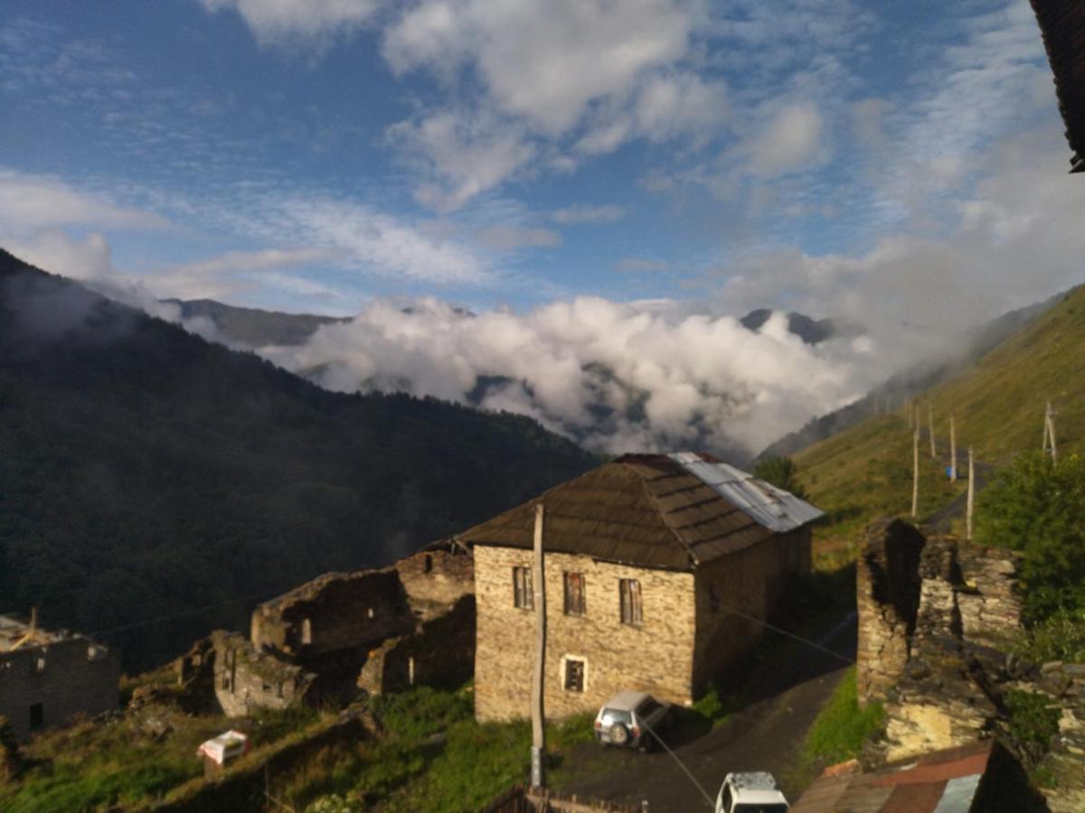 Guest House Khalde Mestia Exterior foto